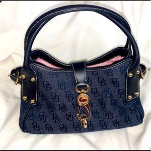 New Vintage preowned Dooney & Bourke Bag.